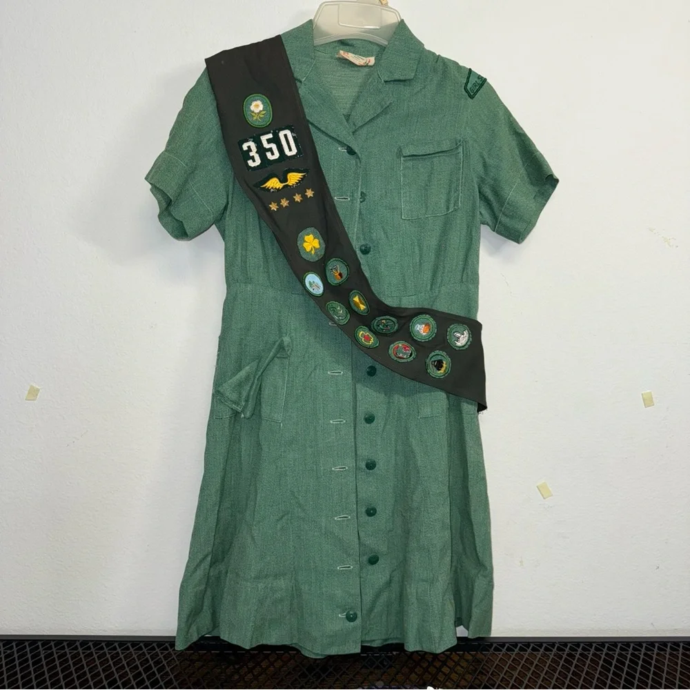 Vintage Girl Scouts USA Uniform Dress & Sash Merit Badges 350 Sanforized Green M